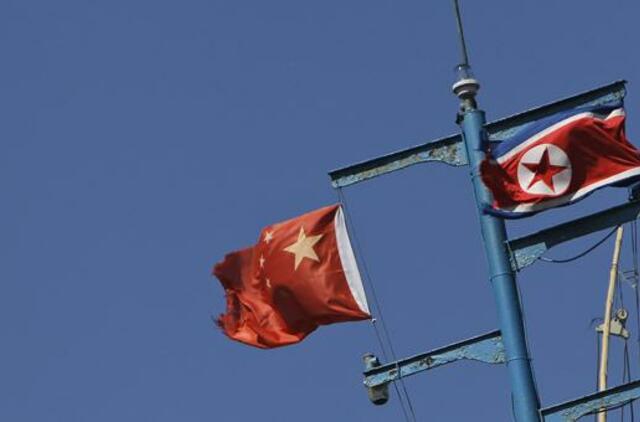 Donaldas Trumpas kaltina Kiniją dėl tariamų naftos perdavimų Šiaurės Korėjai