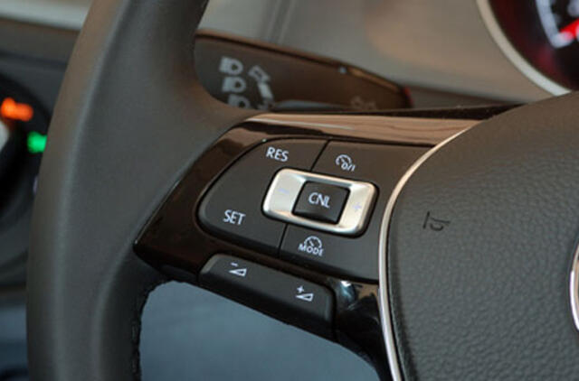 Iš BMW automobilių pavogti multifunkciniai vairai