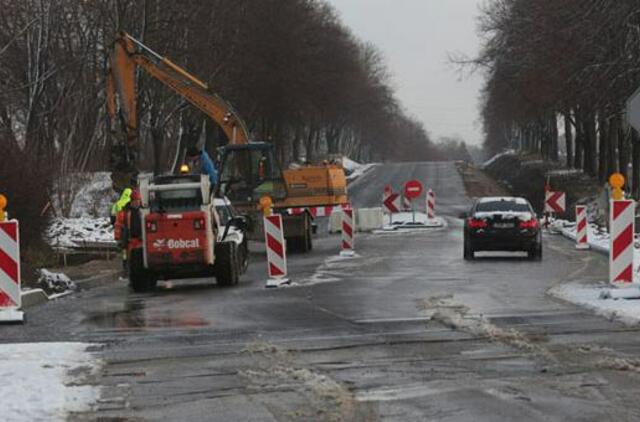 Kelininkai ruošia kalėdinę dovaną