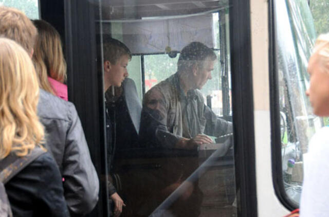 Popieriniai autobusų bilietai tuštins kišenes