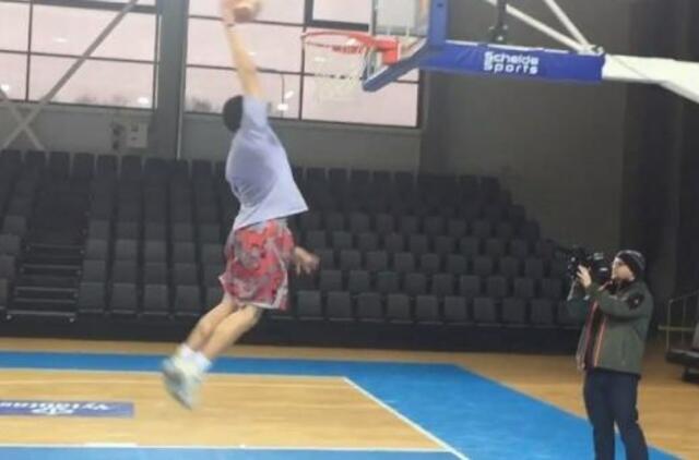 Broliai Ballai išbandė aikštelę Prienuose (video)