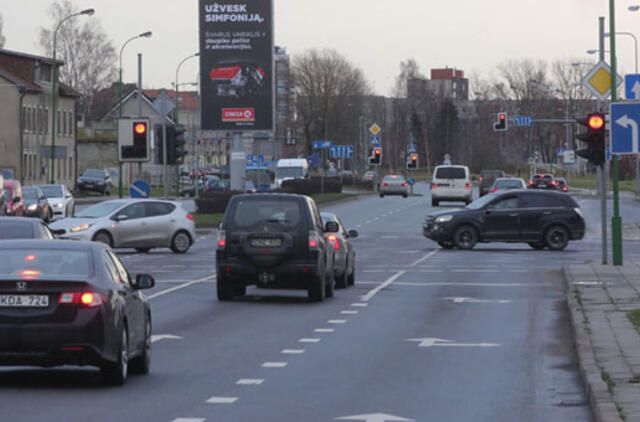 Įsiliejimas į eismą gali atrodyti kaip noras būti gudresniam