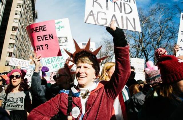 Šimtai tūkstančių amerikiečių dalyvavo Moterų žygyje prieš D. Trumpą