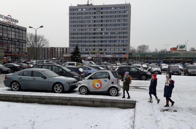 Vaidilos aikštėje - mažiau automobilių