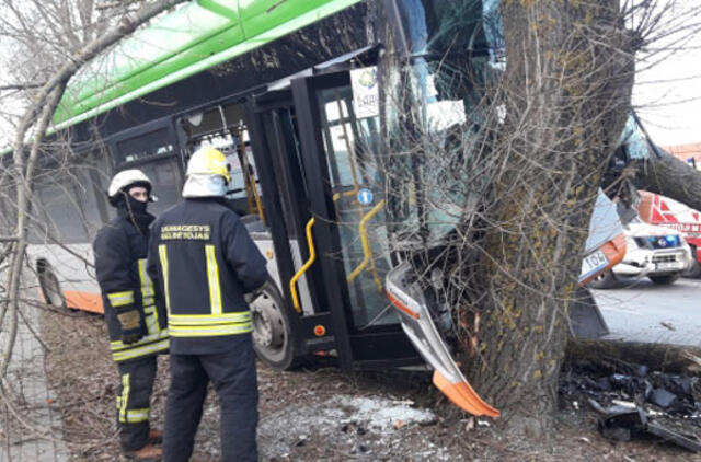 Autobusai važiuoja iki nelaimės