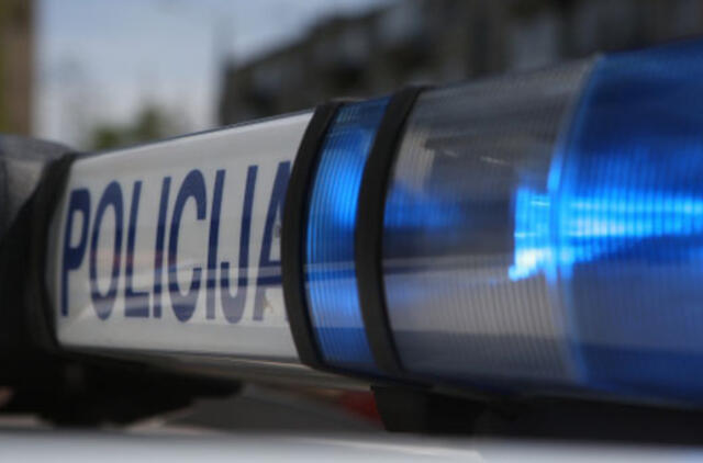 Automagistralėje Kaunas–Klaipėda apvirtęs miškavežis užtvėrė kelią