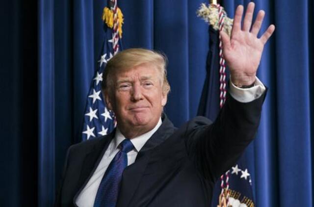 Donaldas Trumpas: sveikinime dėkoja Lietuvai už indėlį į NATO