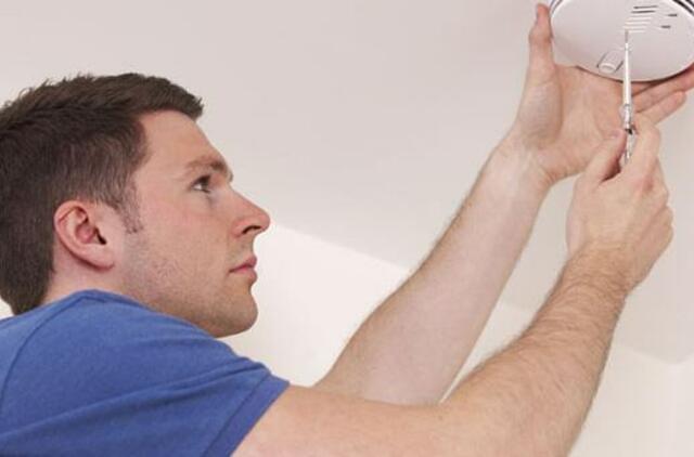 Gyvybes gelbstintys prietaisai. Kokie būna dūmų detektoriai ir kaip išsirinkti tinkamiausią?