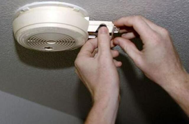 Klaipėdiečiai šluoja dūmų detektorius