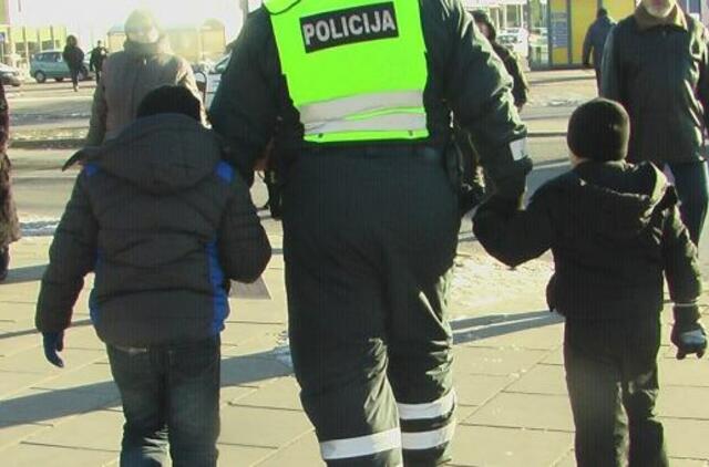 Netinkamo elgesio su vaikais įrodymą internete patalpino patys tėvai