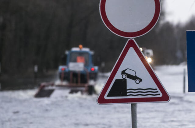 Rusnėje automobiliai vis dar nekeliami