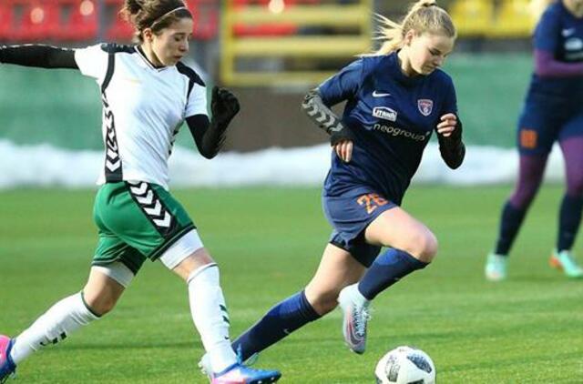 Moterų futbolo A lygos sezonas startavo „Bangos“ ir „Gintros-Universiteto“ pergalėmis