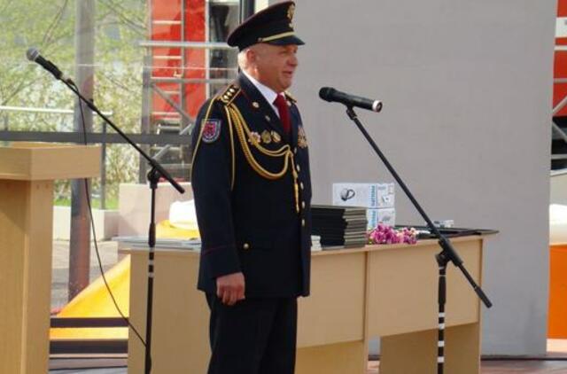 Nuo 1990-ųjų Telšių ugniagesiams vadovavęs Rimaldas Paulauskas nežino, ką pasakyti žmogui su šlepetėmis, kurio namai dega