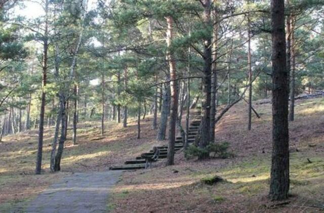 Paminklą prancūzams regi ant Urbo kalno