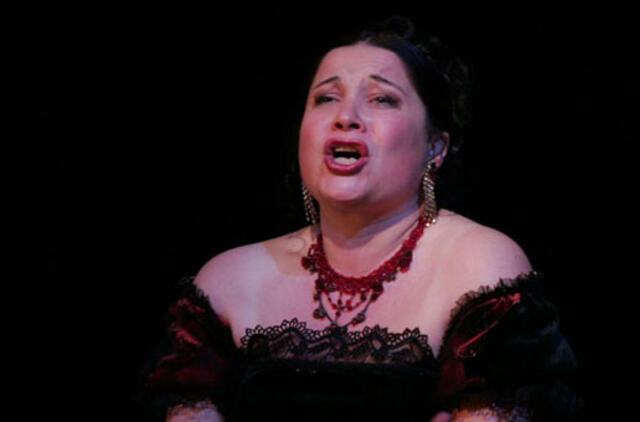 Solistė Loreta Ramelienė „priklausoma“ nuo dainavimo teatro scenoje