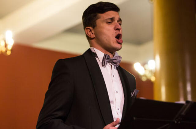 Tenoras Tomas Pavilionis su įdomia palyda atveža Klaipėdai klasikos koncertą “Meilė Neapolyje”