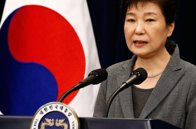 Buvusi Pietų Korėjos prezidentė Park Geun-hye nuteista kalėti 24 metus