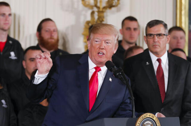 Donaldas Trumpas sveikina „istorinį“ Šiaurės ir Pietų Korėjų vadovų susitikimą