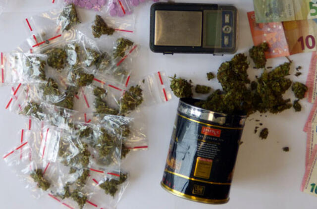 „Facebook“ grupėse - prekyba „žole“ ir „stuff“