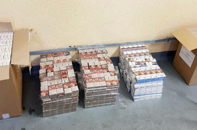 Klaipėdiečio garaže - 3500 pakelių kontrabandinių rūkalų