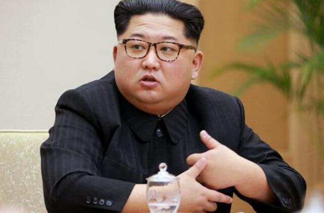 Šiaurės Korėjos vadovas su savo partiečiais aptarė „dialogą“ su JAV