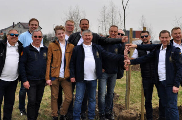 „Šimtmečio giraitė“: ąžuoliukai Klaipėdai