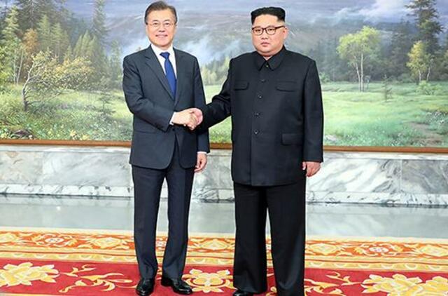 Abiejų Korėjų vadovai surengė netikėtą susitikimą