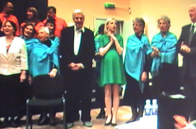 Ainiams tik dainas paliekam