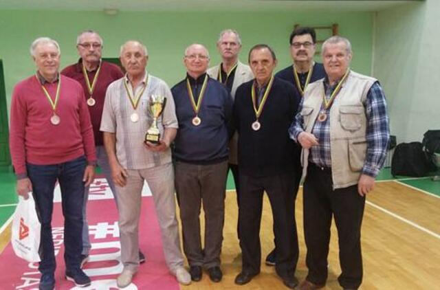 Bronzinė Klaipėdos krepšinio senjorų stotelė