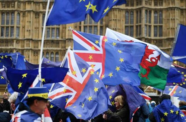 Didžioji Britanija: Lordų Rūmai balsavo, kad šalies parlamentui būtų suteikta teisė užkirsti vyriausybei kelią išstoti iš ES be susitarimo