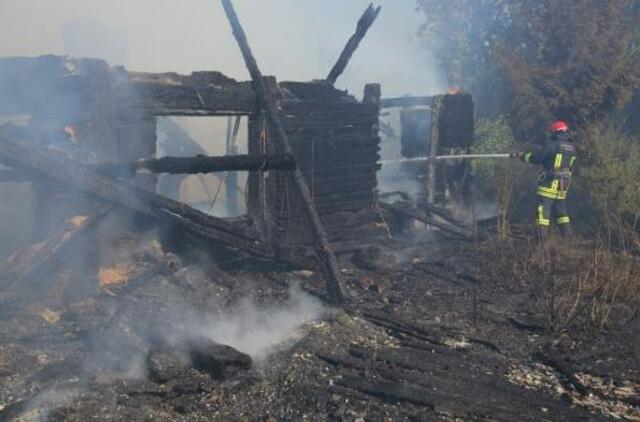 Praėjusią parą gesinti 45 gaisrai