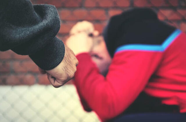 Taikos prospekte užpulti 3 vaikinai