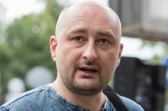 Tariamai Kijeve nušautas rusų žurnalistas gyvas