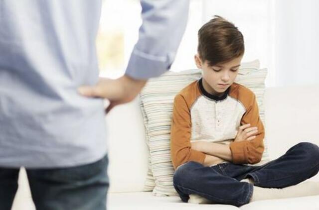 Kaip reaguoti, kai vaikas atsiriboja tylos siena?