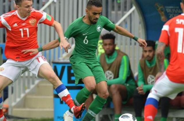 Pasaulio futbolo čempionatas prasidėjo užtikrinta rusų pergale 5:0