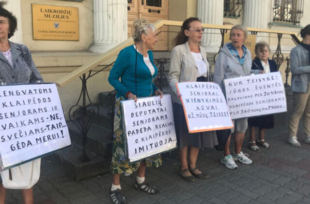 Prieš Tarybos posėdį – piketas dėl nemokamo transporto