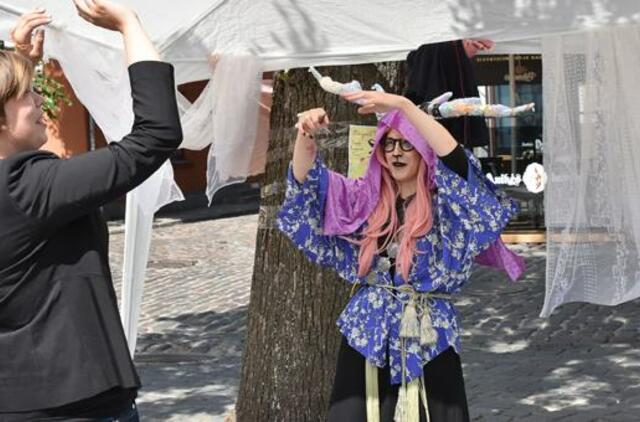 Teatro aikštėje - pozityvios pranašystės