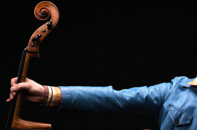 Violončelės skambesys netikėtose Klaipėdos vietose