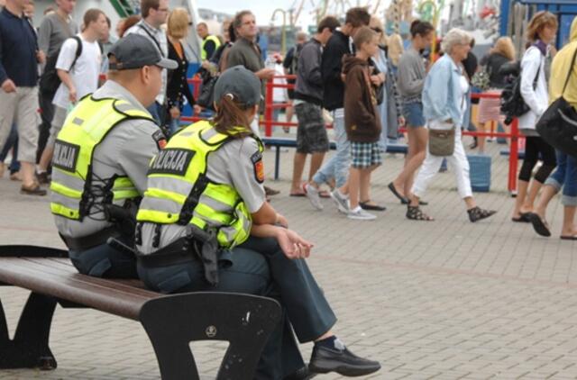 Saugos 93 pareigūnai ir jų pagalbininkai