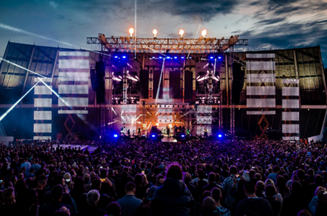 SEL koncerte - gerbėjų minia