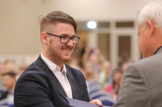 Šimtukininkai negailėjo padėkų mokytojams