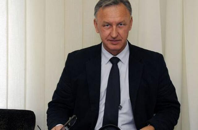 Tiria Senojo turgaus direktoriaus elgesį