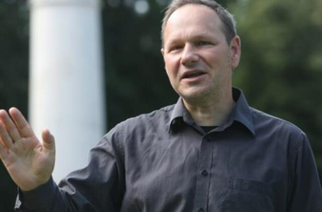 Vis tolyn nuo blogo pono