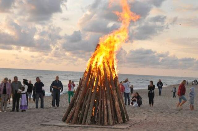 Baltijos jūros pakrantėje - šimtmečio laužai