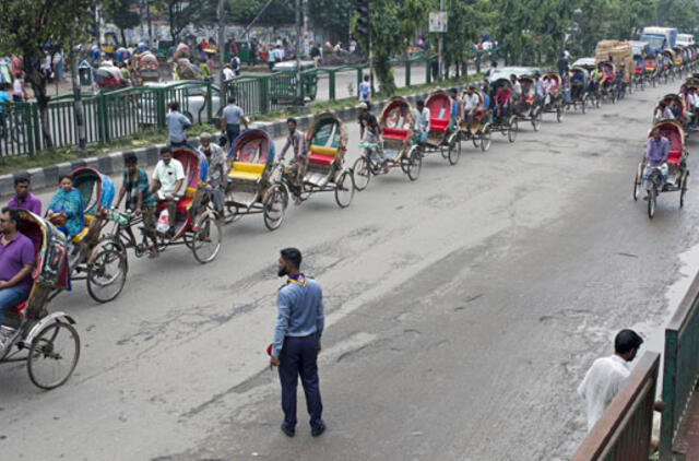 Bangladešo sostinėje Dakoje devintą dieną tęsiasi studentų protestai