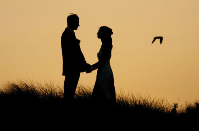 Jaunimas neskuba tuoktis ir susilaukti vaikų