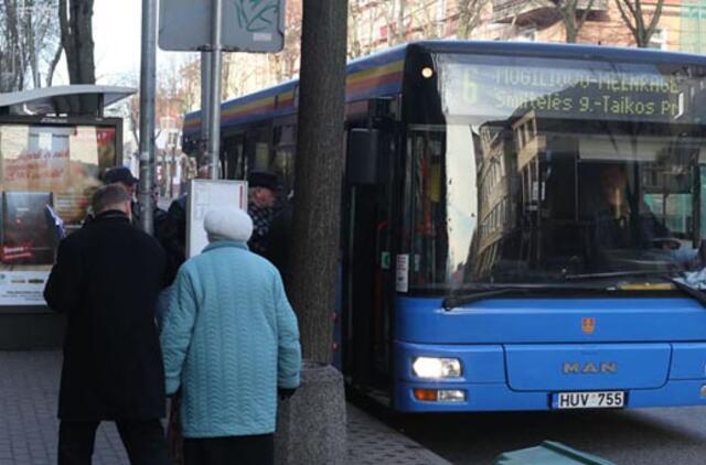 Autobusas stabdė - keleivei lūžo šlaunikaulis