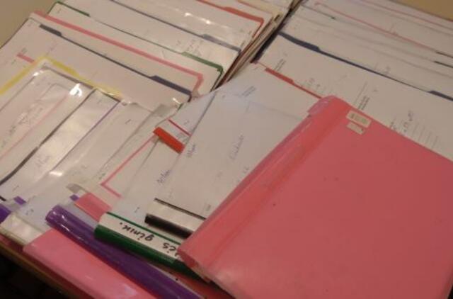 Mokyklinės uniformos - su apgaulės siūlėmis