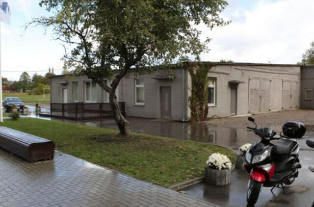 Sporto salėje - laboratorija ir klasės