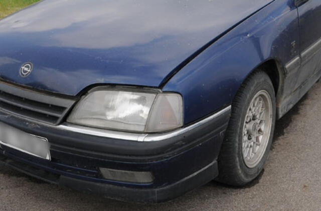 Girtas vairuotojas užstatė įvažiavimą ir užmigo